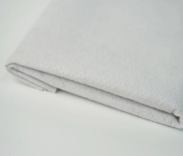 Hvorfor er skridsikre tæpper ved at blive et vigtigt valg til moderne hjem?